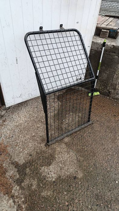 Продам заднюю стенку,перегородку,решетку для авто Peugeot