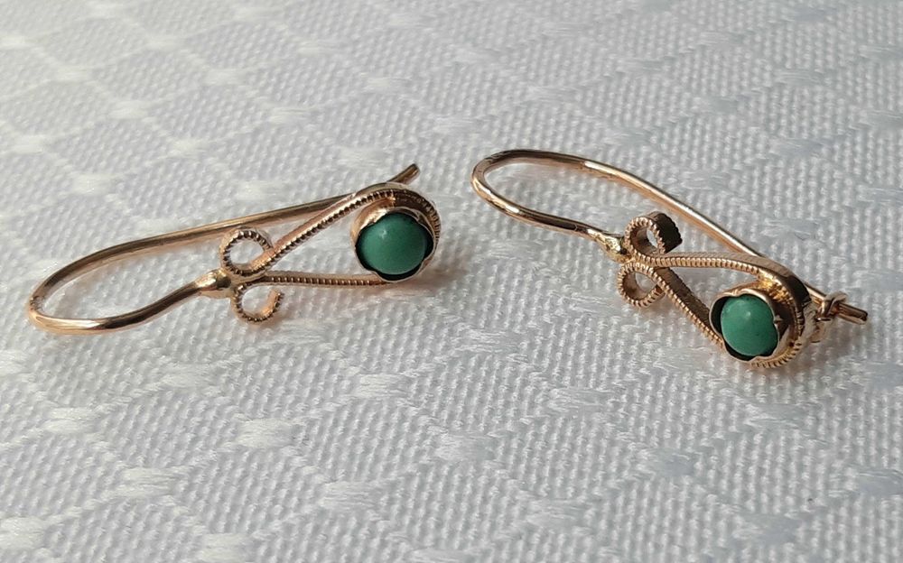 Stare złote kolczyki z naturalnym turkusem.