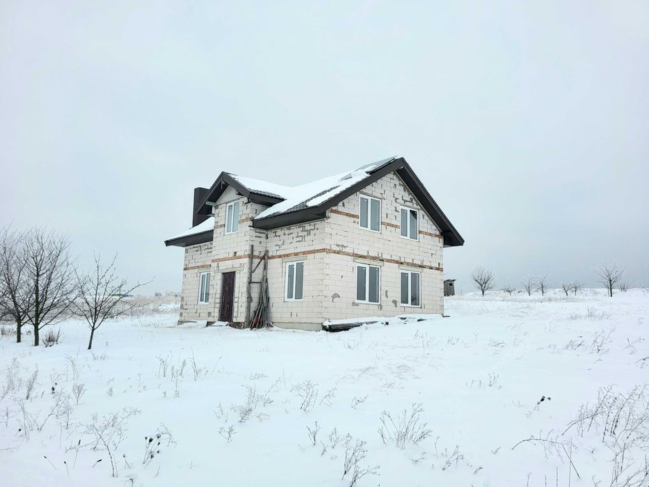 Продамо добротний  будинок біля Луцька