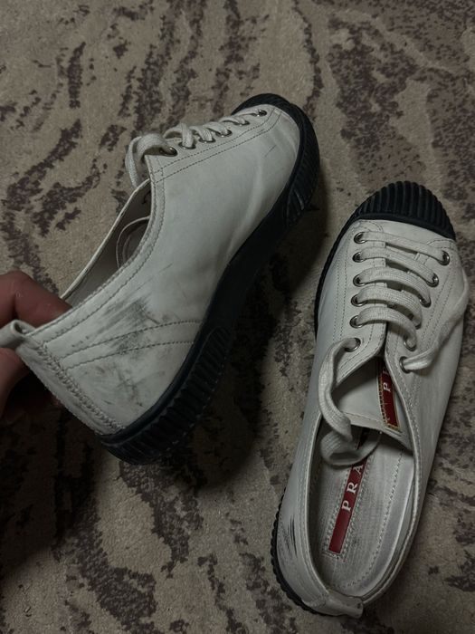 кросівки prada