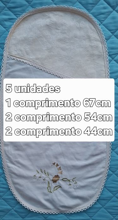 Naperão com bordado e renda em crochê, cor Beje