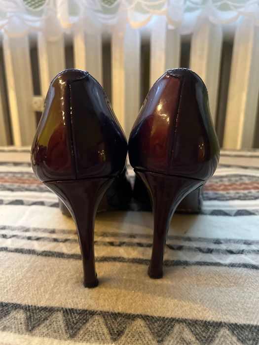 Buty damskie lakierki na obcasie - L,k.Bennett rozmiar 38