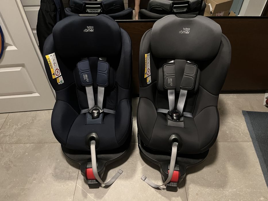 Fotelik Britax Römer Dualfix M i-size szary granatowy