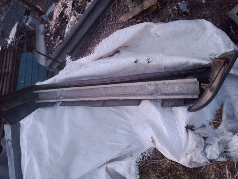 Продам задній бампер  з підсилювачем і з усіма кріпленнями на ваз 2109