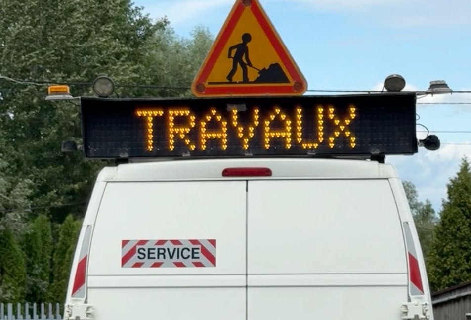 Panel Komunikatów Drogowych Wyświetlacz na auto malowanie pasów tablica LED