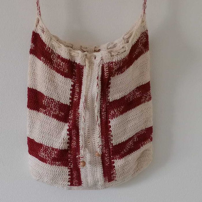 Bolsa de ombro feita à mão