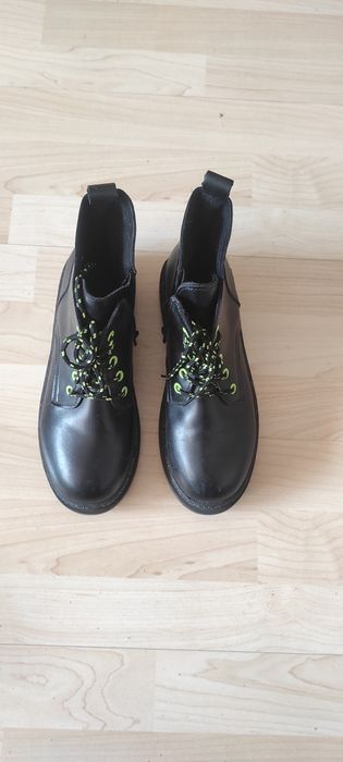 Sprzedam żeńskie buty na rozmiar 37-38