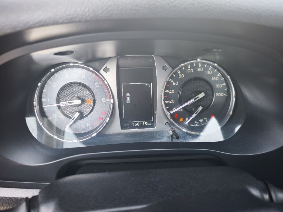 Toyota Hilux 5 lugares