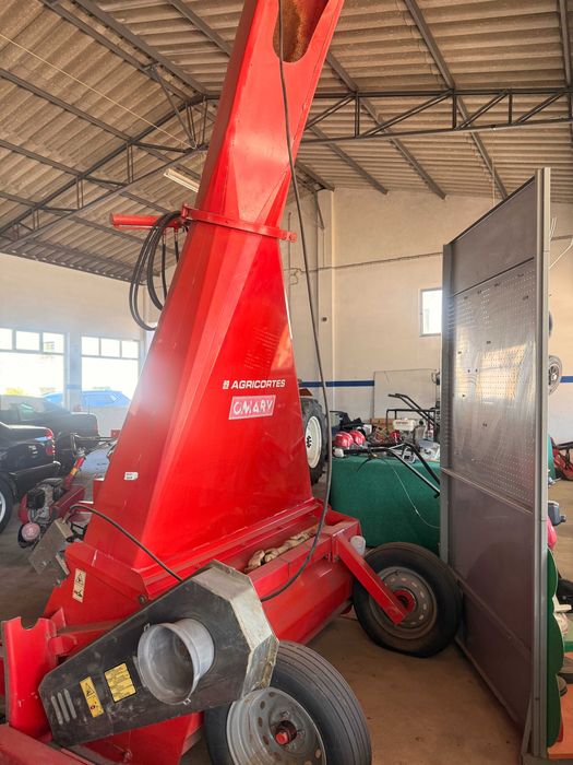 Máquina agrícola corta furrragem OMARV