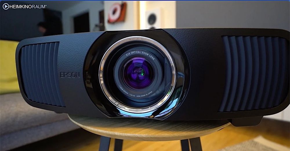 Лазерний 4K проектор Epson EH-LS12000