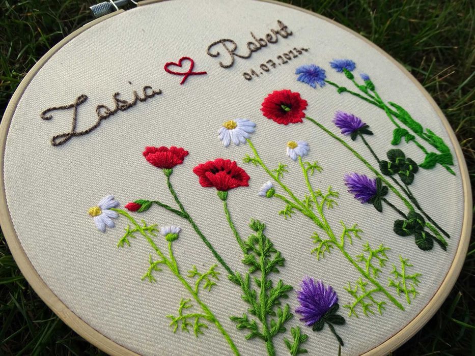 Ręcznie haftowana łąka maki. Pamiątka ślubu boho rustykalny, rodzice