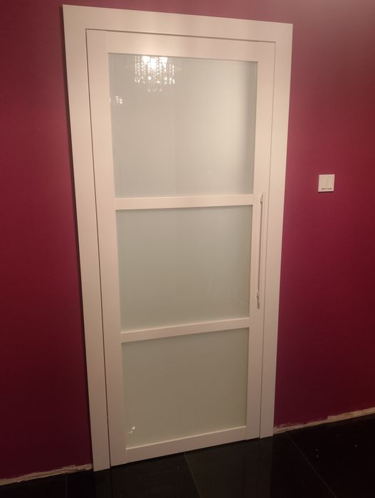 Montaż drzwi i paneli.drzwi zewnetrznych i P.Poz.Dopasowanie skrzydła