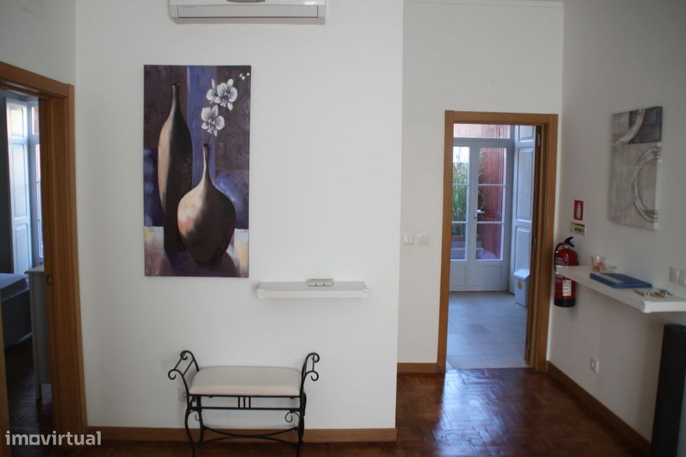 Apartamento T2 com piscina e jardim em Oeiras