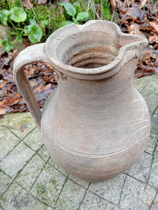 Jarro e travessas de barro tradicional