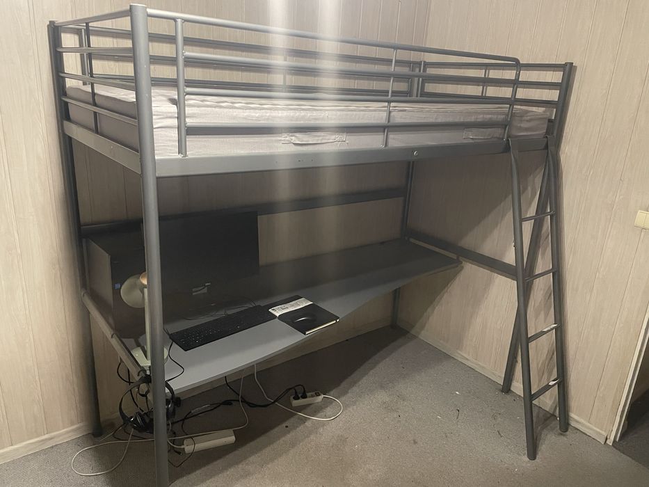 Łózko piętrowe z biurkiem