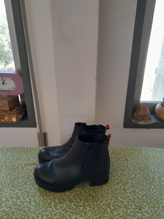 Vendo Botas de Senhora muito bonitas como novas