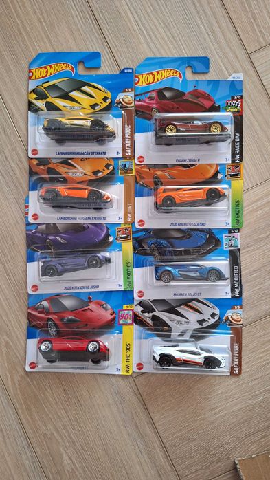 8 Hot wheels autka