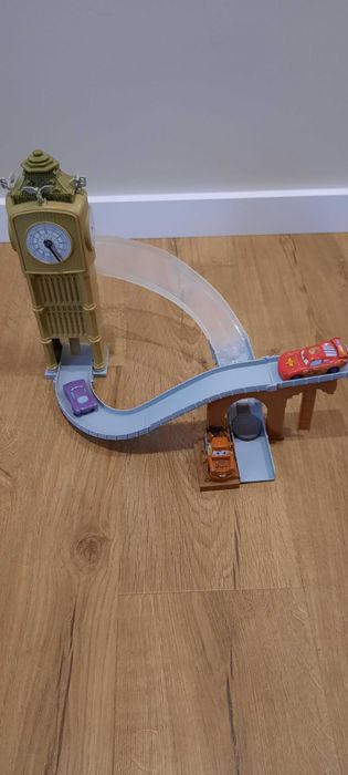 Cars auta ucieczka wielkiego Bentleya Mattel