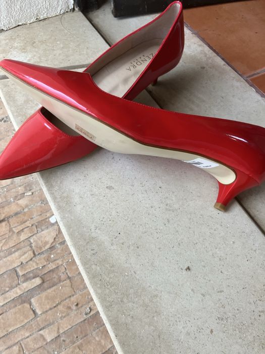 Sapatos vermelhos de verniz