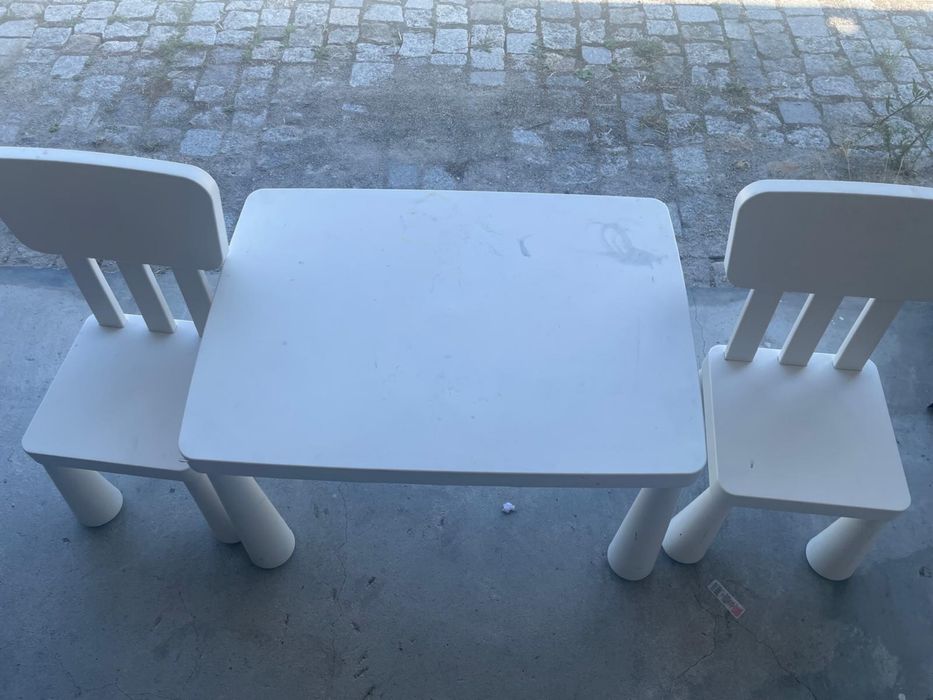 Mammut mesa e 2 cadeiras ikea usadas