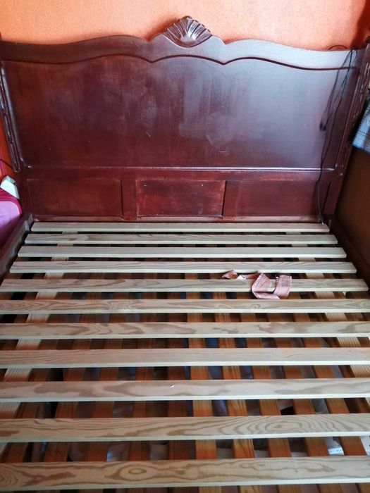 cama antiga em bom estado