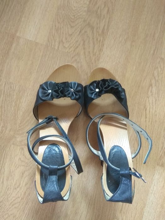 Босоножки 40 размер срочно