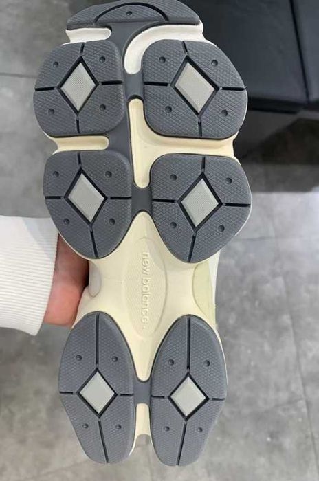 New Balance 9060 Beige Grey Silver R.45 29cm