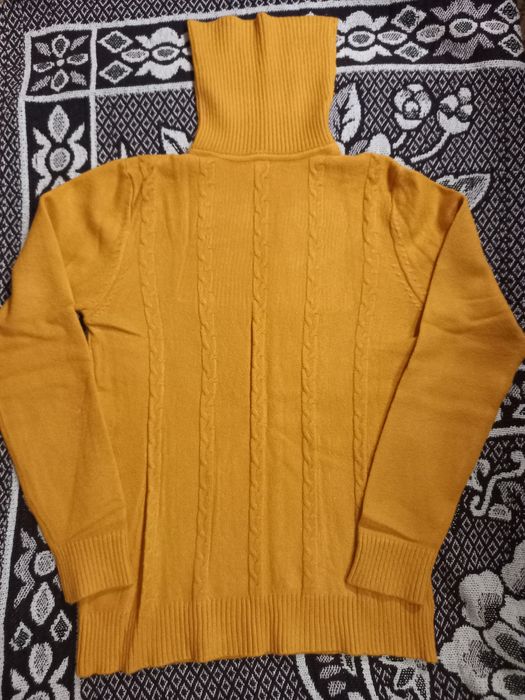 Свитер женский с высоким горлом