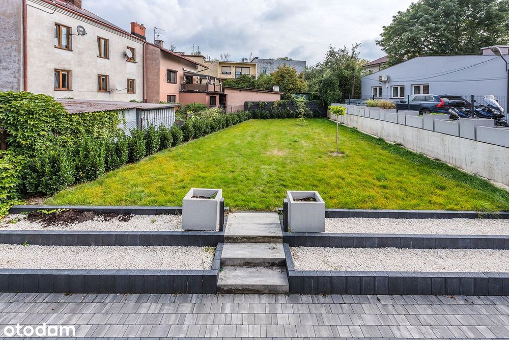 400 metrów od Ronda Matecznego, z ogródkiem