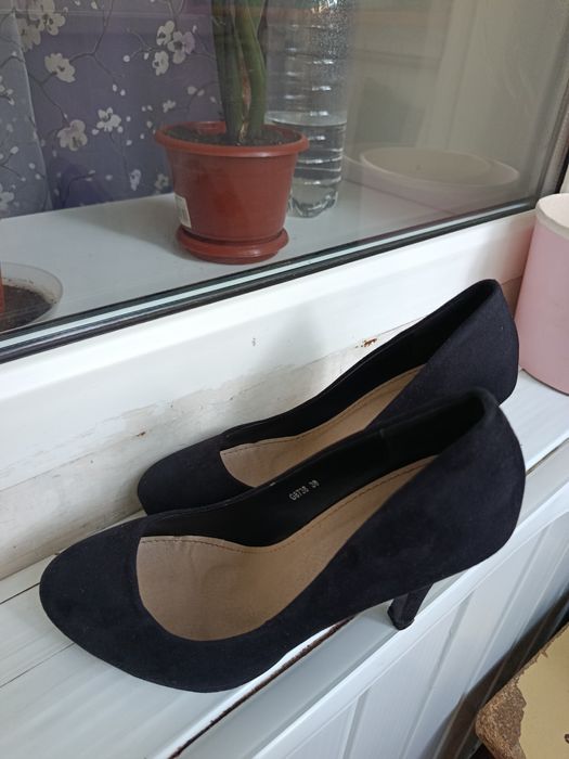 Жіноче взуття 38 розмір.