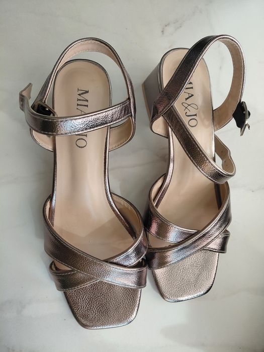 Sandalias novas MIA&JO