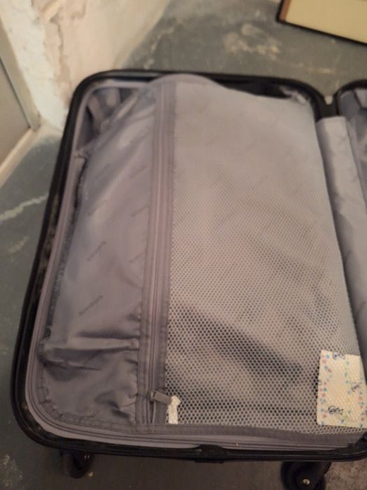 Mala de viagem de porão com defeito