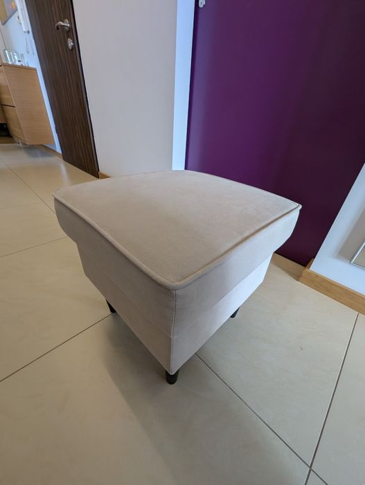 Używany podnóżek/pufa ze schowkiem