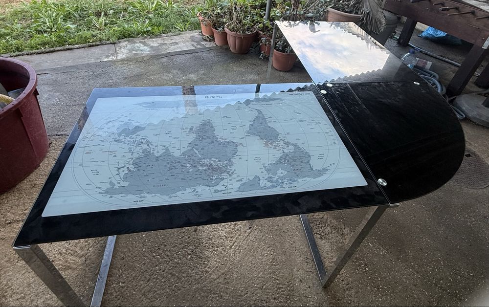 Secretaria tampo em vidro temperado preto com mapa