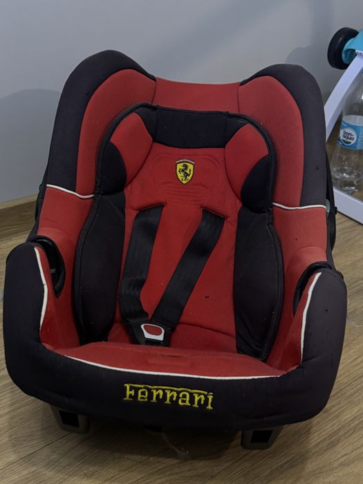 Продам автокрісло Ferrari