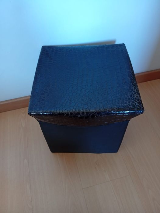 Puff pequeno com arrumação