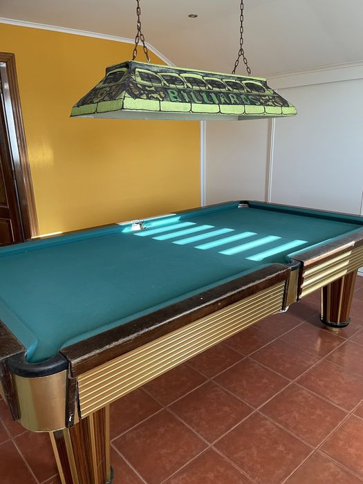 Mesa de snoker em otimo estado mais quadto e tacos