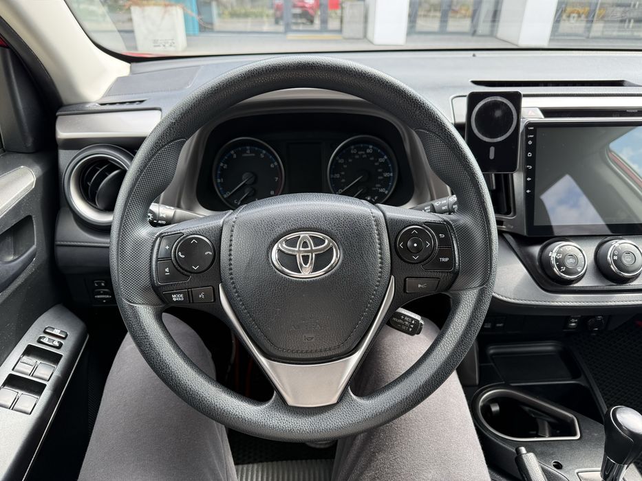 Toyota RAV4 2017 рік