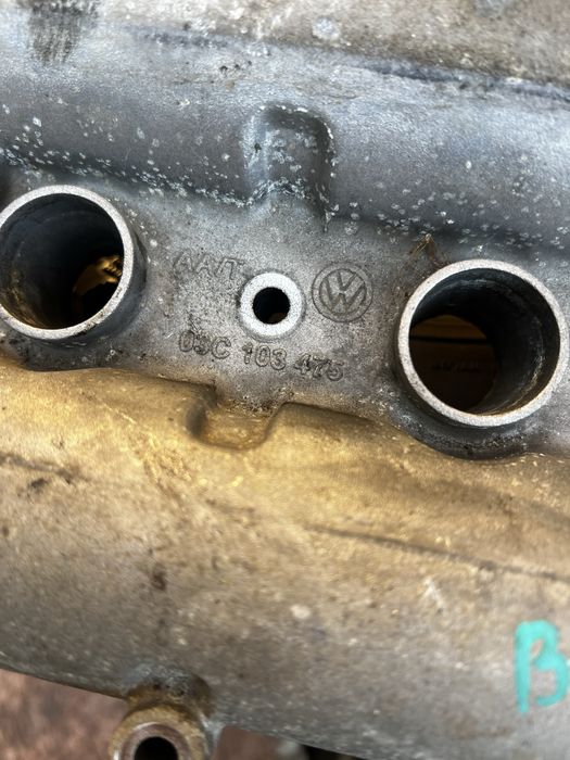 Кришка головки блоку циліндрів 1.6 FSI Volkswagen Golf V Клапанна кришка Фольксваген Гольф 5 Passat B6 Skoda A5 Touran Golf plus 03C103475AA