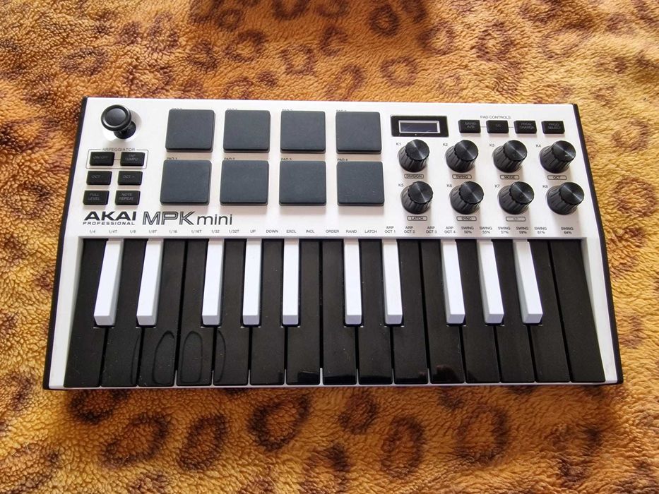 Scarlett 2i2 3rd Gen & Akai MPK mini professional
