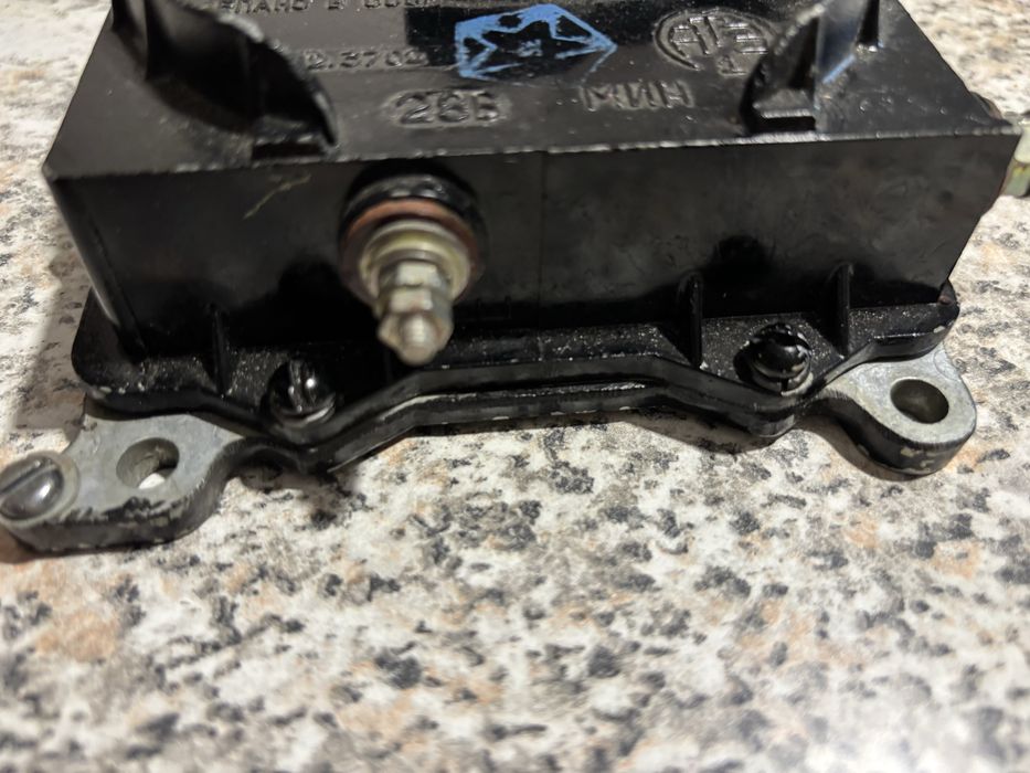 Реле регулятора напруги