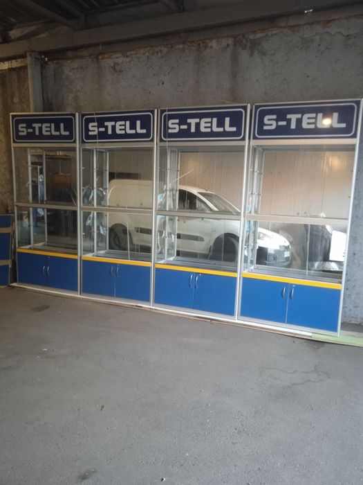 Витрины, столы,тумбы б/у