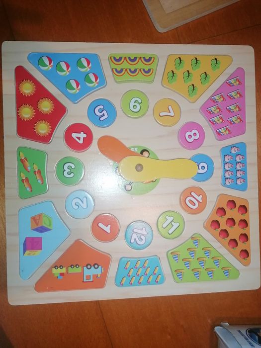 Jogo infantil de madeira relógio números e conjuntos