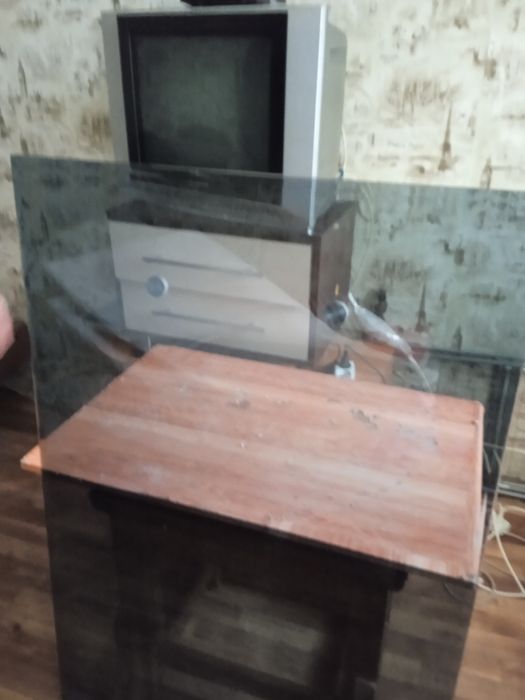 Продам стол стеклянный