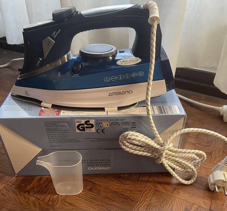 Ferro de engomar a vapor64285404728963123