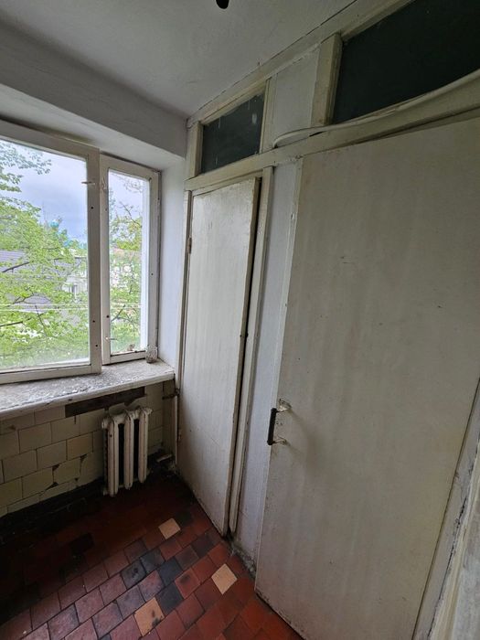 Продается двухкомнатная в общежитии