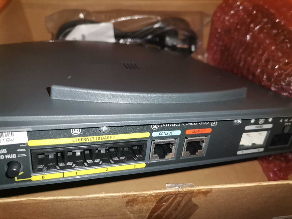 Router Cisco 803 novo