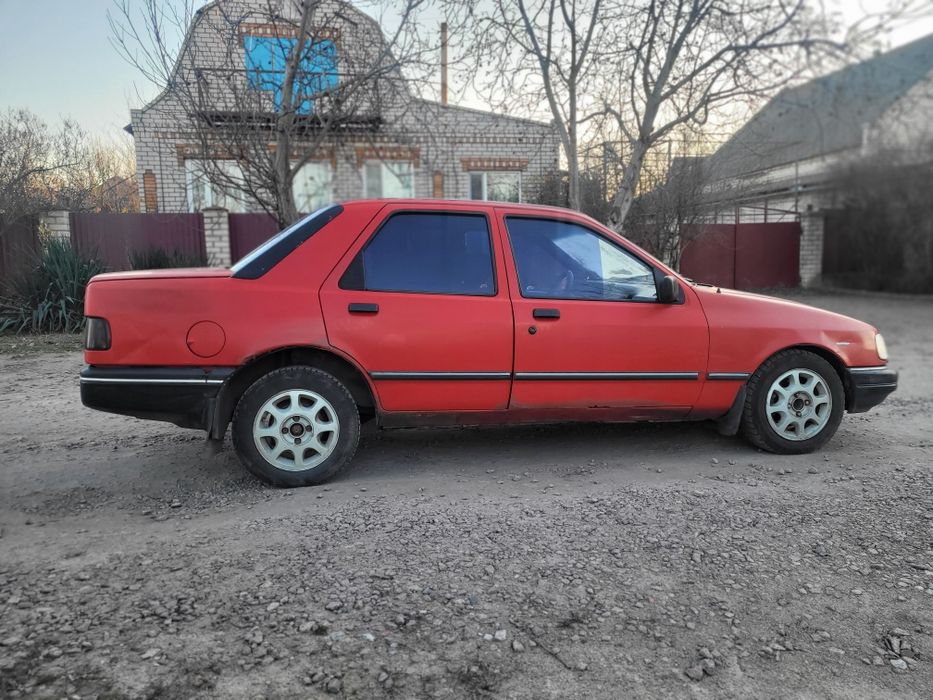 Ford Sierra  газ бензин 1.8 . Чудовий стан