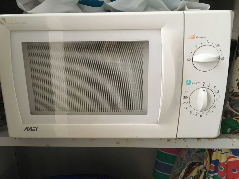 Micro-Ondas Mei a funcionar
