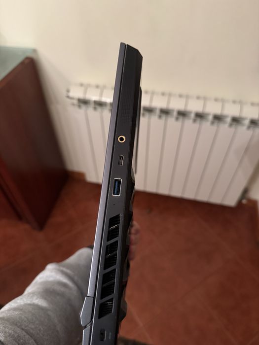 Portátil MSI GE66 raider 10sf